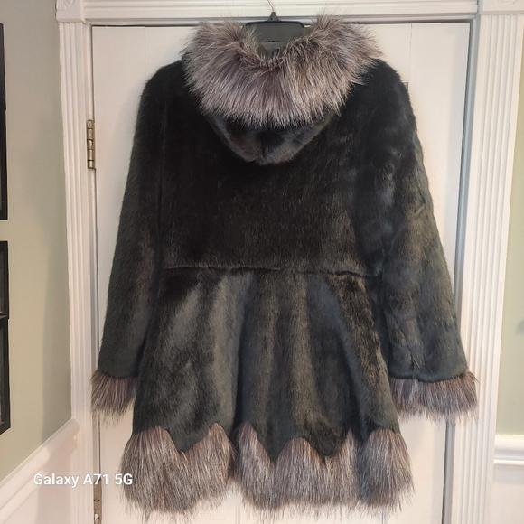 GORGEOUS! Ladies Black Faux Fur size Med - Picture 6 of 9